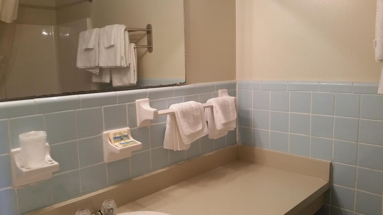 Admiral Motor Inn Myrtle Beach Room photo